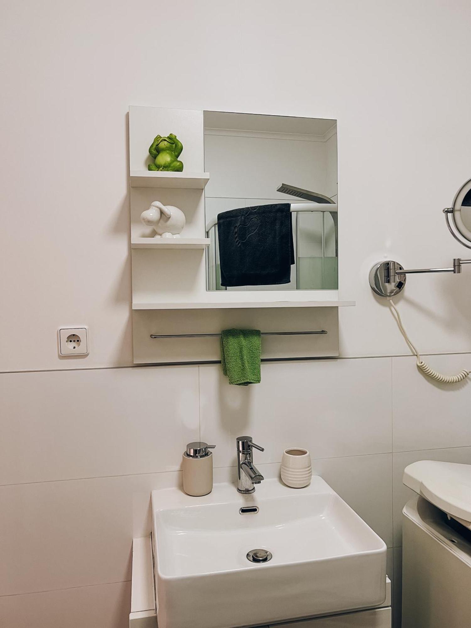 Neuwertiges Apartment Mit Kostenlose Privatparkplatz Auch Fuer Transporter Geeignet R1 Freiberga Exterior foto